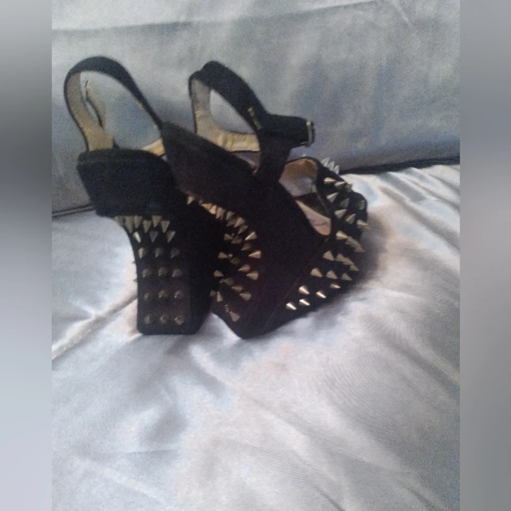 Stellettos - Picture 3 of 4